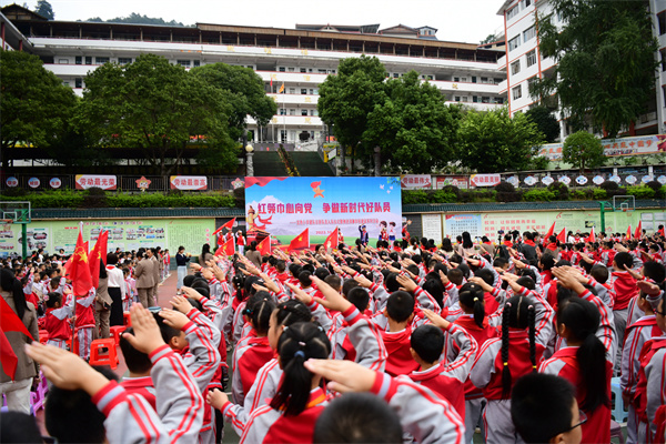 龙胜各族自治县小学领导最新概览